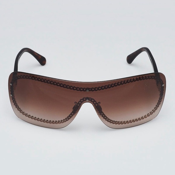 Chanel - Picture 3 of 5